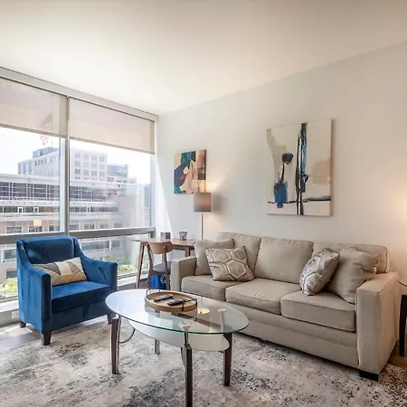 Modern Apt Close To Downtown
